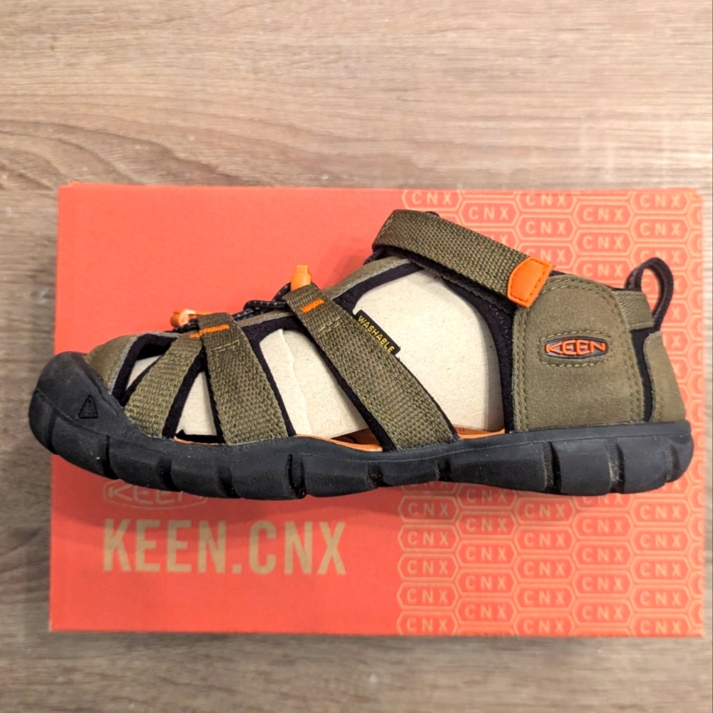 Keen Seacamp II Kids Closed-toe Sandal Green / Orange Youth 3